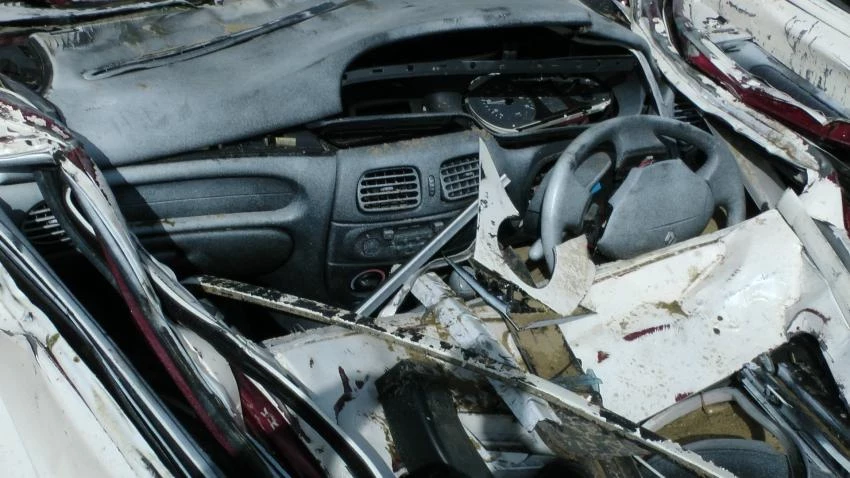 Сотрудник автомойки в Екатеринбурге «арендовал авто клиентки и оставил от него лишь обломки