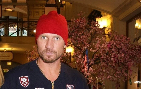 Роман Костомаров сегодня, последние новости на 15 мая 2023: Авербух поддерживает семью фигуриста деньгами, состояние здоровья на 15.05.2023