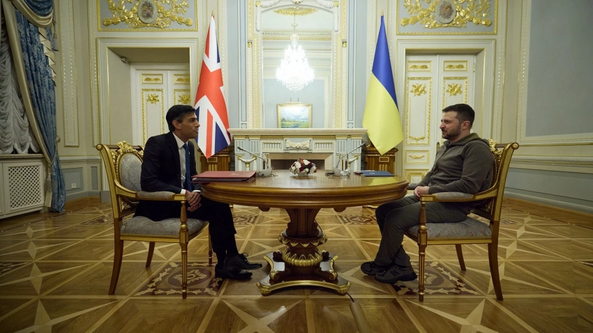 Guardian: Зеленский и Сунак обсудили создание «коалиции по истребителям