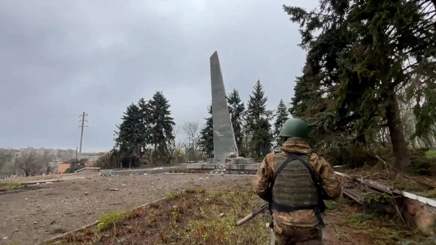 Украинский военный заявил, что ВСУ не могут удержать позиции в Бахмуте из-за бешеного штурма ЧВК «Вагнер