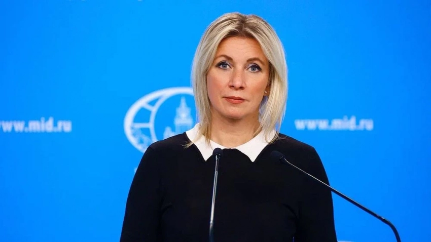 Захарова подняла на смех венгерского аналитика за угрозы в адрес Зеленского