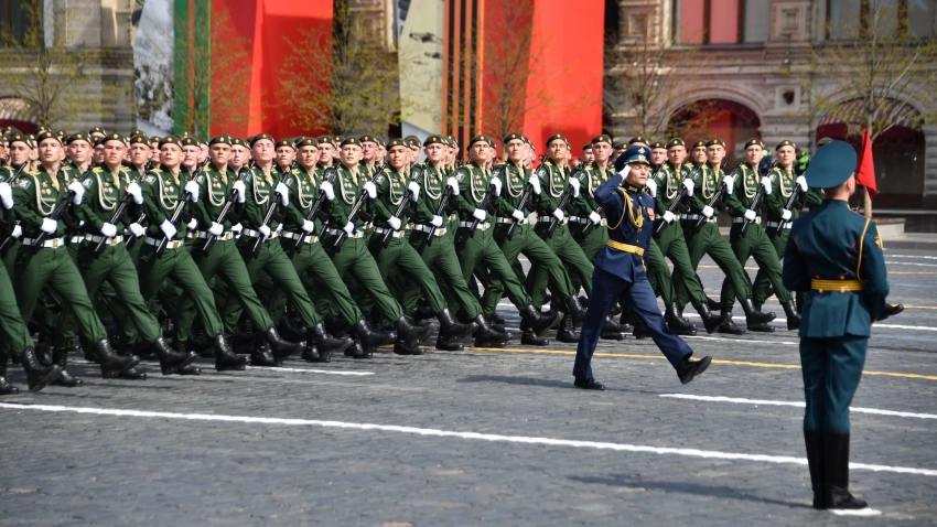 Торжественный военный парад в честь Дня Победы проходит в Москве