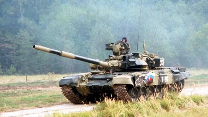 Танкисты ВС РФ точным выстрелом «сложили дом с украинскими военными