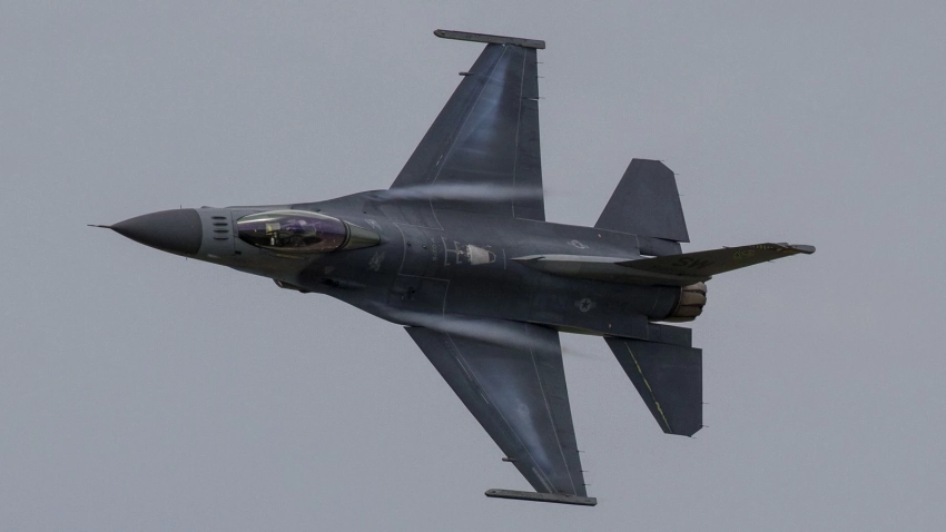 «Безумие: американский авиаэксперт Бирки оценил возможную встречу F-16 с С-400 на Украине