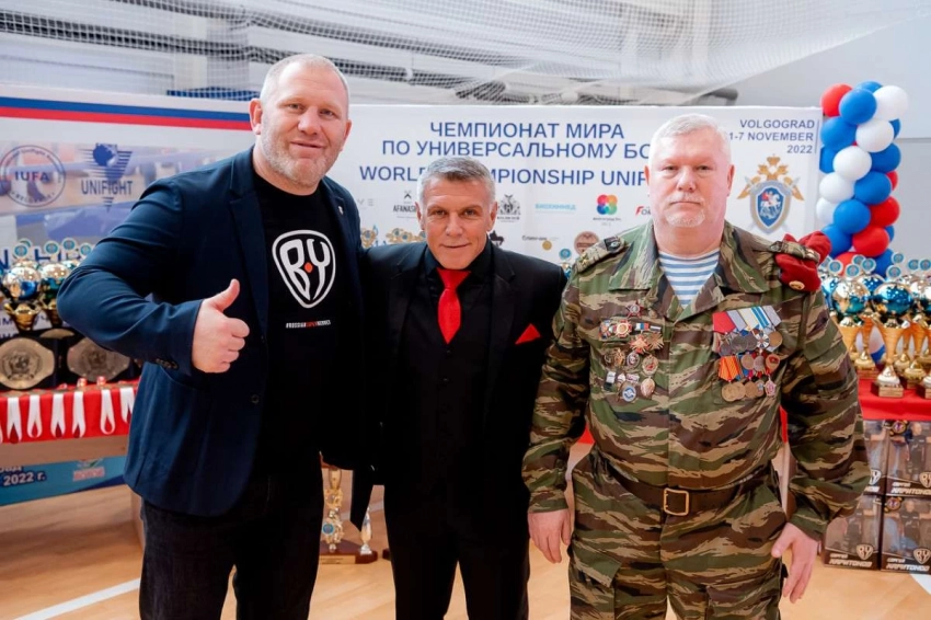 Баба Яга присоединилась к флешмобу ко Дню Победы