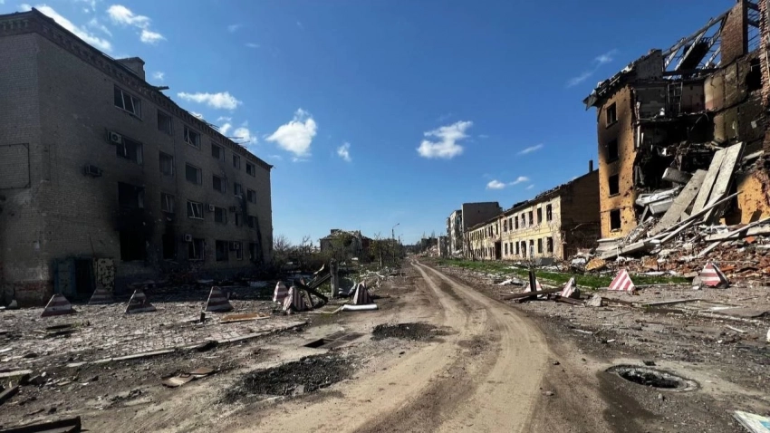 «РВ: украинские войска целыми подразделениями прячутся в жилых домах Бахмута