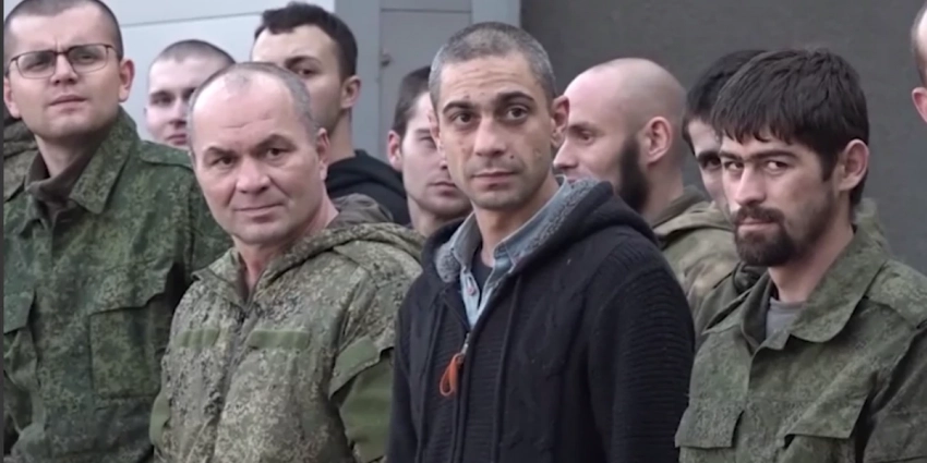 «Мам, привет. Это я. Дома. В России Освобожденные 29 октября из украинского плена 50 россиян-военнослужащих звонят родным