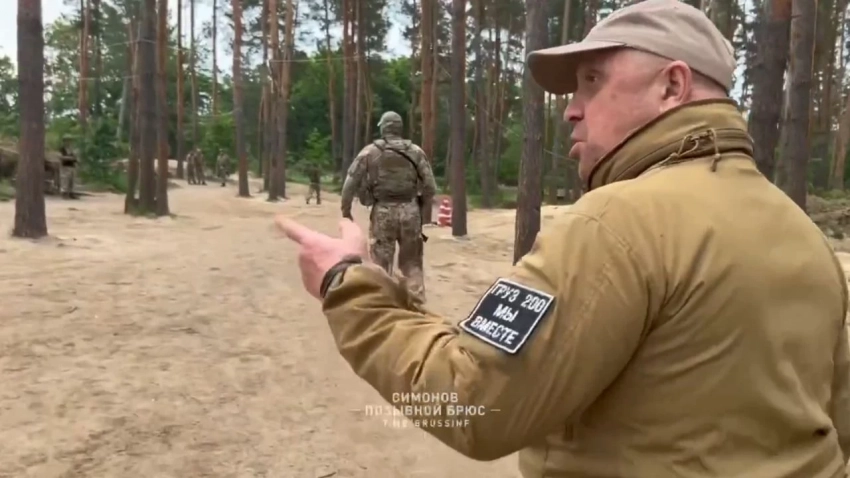 «Спокойно, безопасно: Евгений Пригожин и военкор Александр Симонов осмотрели тыловые лагеря ЧВК «Вагнер