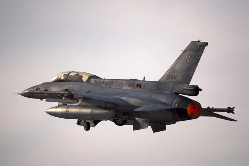 Политолог Жарихин: самолеты F-16 в «стране-полигоне нужны Западу лишь как демонстрация поддержки