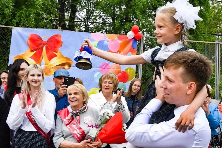 Когда в школах России прозвучит последний звонок в 2023 году