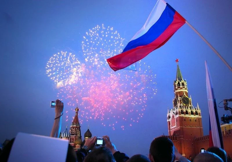 Парки Москвы и Санкт-Петербурга откроют свои двери для всех желающих в День России, 12 июня 2023 года