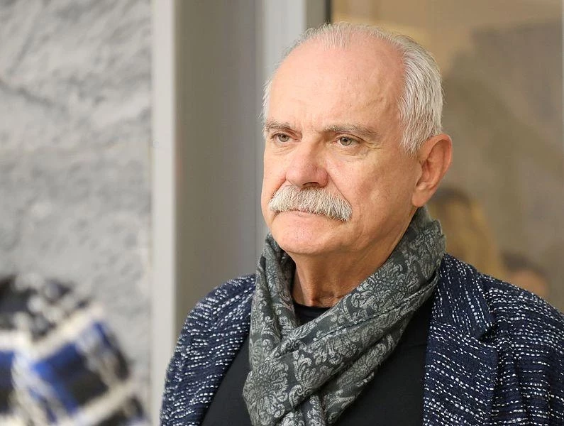 Никита Михалков призвал молодых актёров не бояться «слабых режиссёров