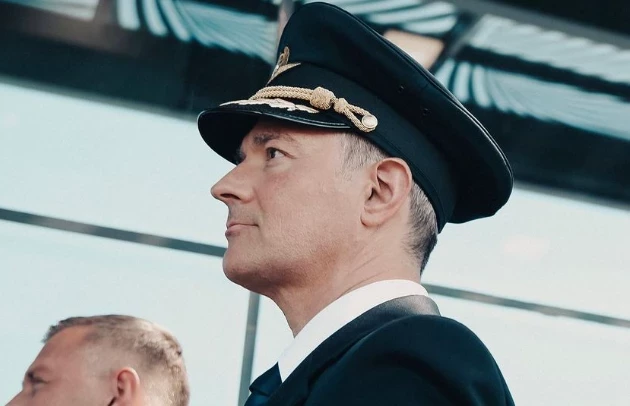 Егор Бероев появился на премьере фильма «Сквозь время с бойцом на инвалидной коляске