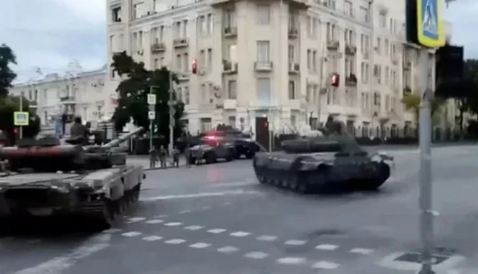 «Вагнер в Ростове, новое заявление Пригожина, колона военной техники на трассе М4, что известно на 7:00 24 июня