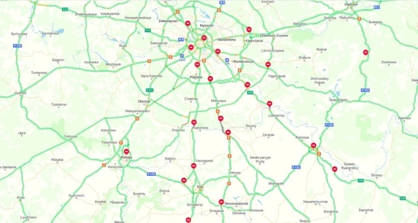 Дачники и туристы в панике: перекрытие трасс на юге Москвы вызывает хаос на дорогах