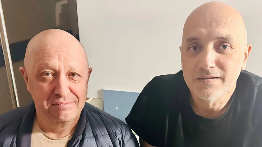 «Евгений Викторович, надеемся на вас: Прилепин поздравил Пригожина с днем рождения и показал совместное фото из больницы