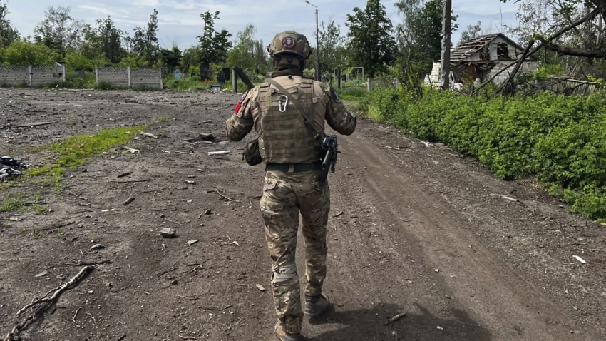 Замкомандира ЧВК «Вагнер Лотос пообщался с бойцами Вооруженных Сил России в Бахмуте