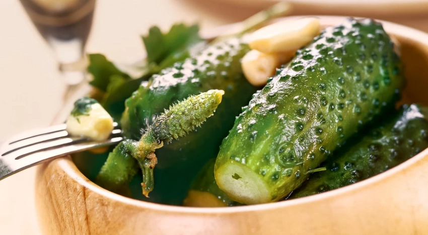 Простой рецепт вкусных и хрустящих малосольных огурцов за 5 минут
