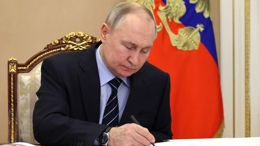 Песков: Путин внимательно отслеживает ситуацию в Херсонской области после подрыва Каховской ГЭС