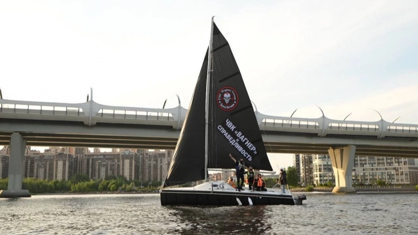 «Черные паруса: петербуржцы заметили «пиратские яхты в Финском заливе