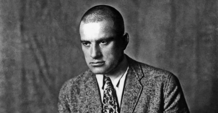 Почему потомки поэта Владимира Маяковского носили чужие фамилии