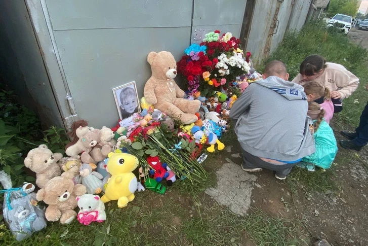 «Чудовище в клетке!: Воспитанники рассказали про издевательства опекуна над погибшим Далером, что об этом известно