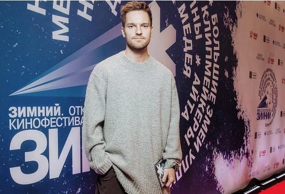 Стало известно, кто сыграет Серкана Болата в адаптации «Постучись в мою дверь