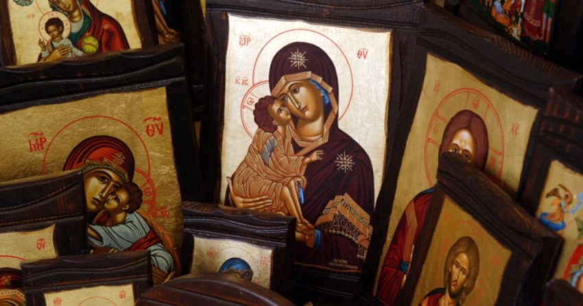 Мистические и жуткие приметы, связанные с падением иконы в доме