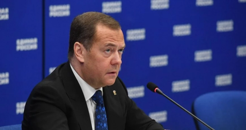 Дурака нужно в психлечебницу отправить: Медведева возмутили слова Джонсона