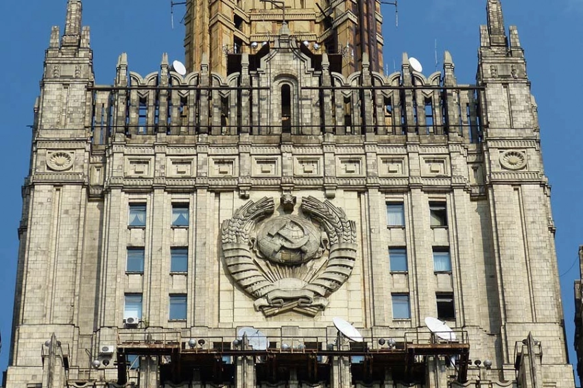 МИД России: поставляемое Западом Украине оружие применяется протестующими во Франции