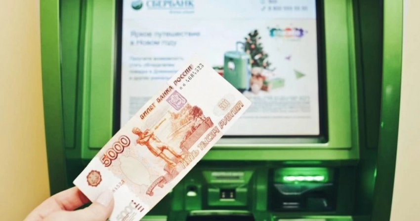 Какие фразы нельзя писать в комментарии к денежным переводам, чтобы не стать объектом внимания банков