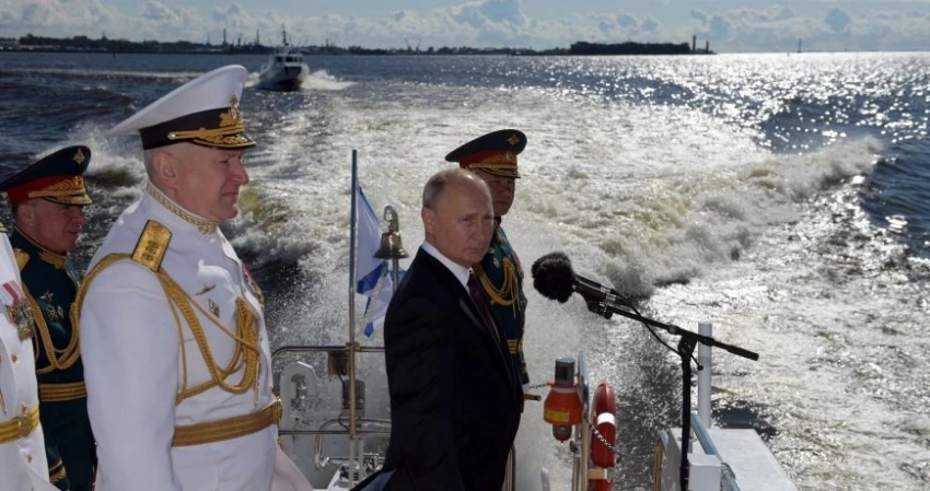 Парад ВМФ в Питере: Путин принимает мероприятие, где можно смотреть онлайн