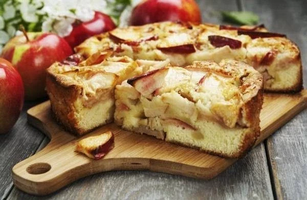 Как быстро приготовить шарлотку с яблоками из 5 яиц, чтобы получилась вкусная и пышная выпечка