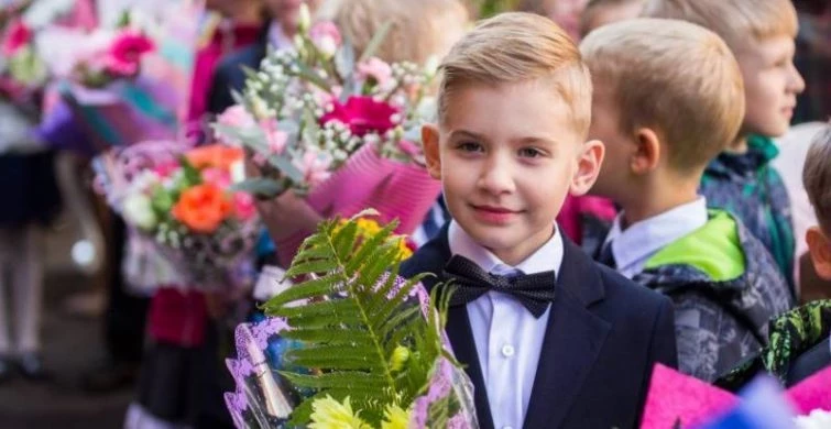 Красивые поздравления родителям первоклассника с 1 сентября в прозе и открытках