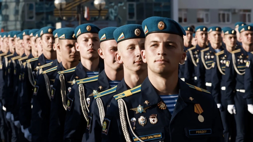 Новые открытки и поздравления для героев с Днем ВДВ 2 августа 2023 года