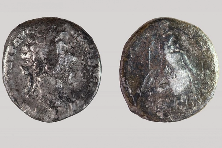 В Германии восьмилетний мальчик нашел в школьной песочнице серебряный денарий возрастом 1800 лет