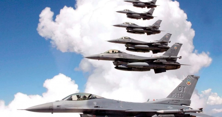 Украина не научит пилотов управлять F-16: Штаты обломали Зеленского с самолётами