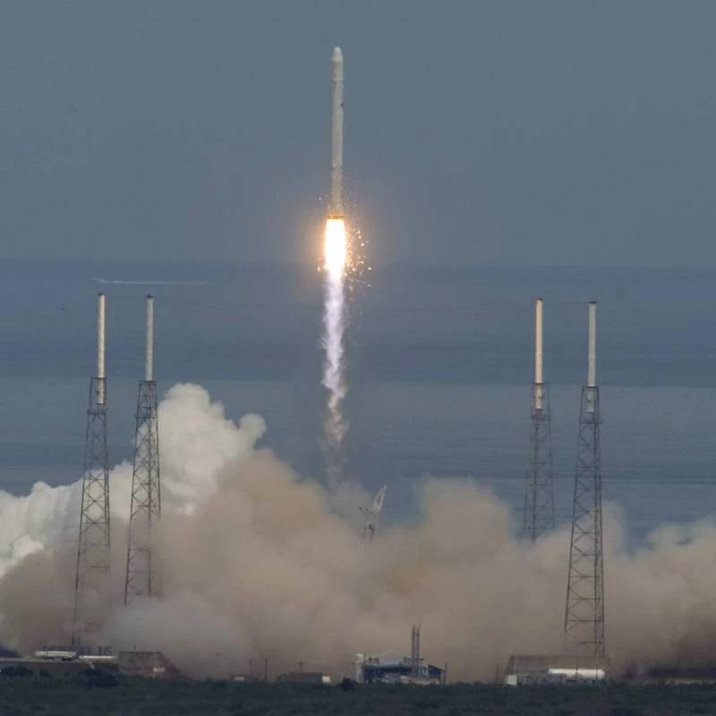 SpaceX запустила ракету Falcon 9 с 13 спутниками Пентагона