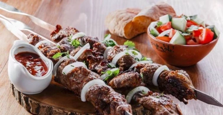 Шашлык из свинины просто и вкусно: как замариновать, рецепты маринадов для шашлыка — «Слово без границ — новости России и мира сегодня