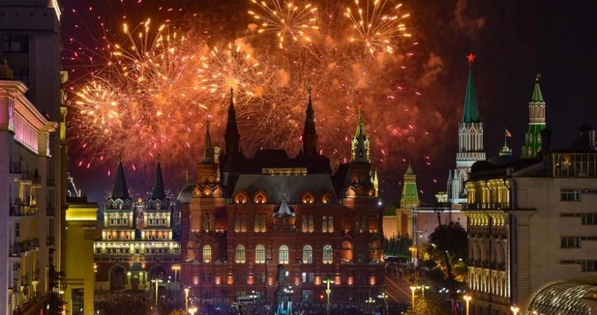 Салют в честь Дня города в Москве 9 сентября 2023 года: откуда можно посмотреть, во сколько будет
