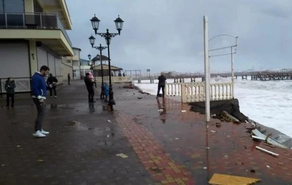 Из-за шторма в Крыму почти 500 тысяч человек остались без электричества  