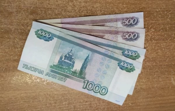 Владимир Путин подписал закон о повышении МРОТ на три тысячи рублей  
