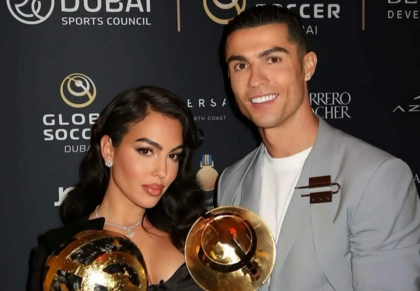 Криштиану Роналду посетил премию Globe Soccer Awards с Джорджиной Родригес и снова назвал ее своей "женой"