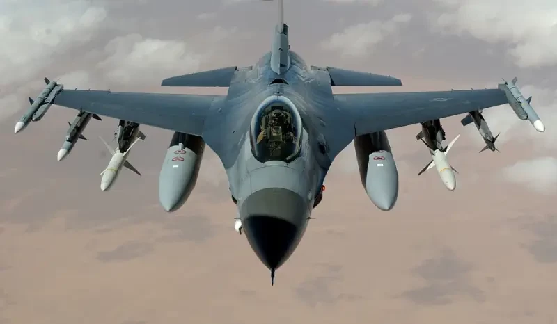 ВС ВСУ: украинский пилот впервые в истории F-16 сбил 6 крылатых ракет за один вылет