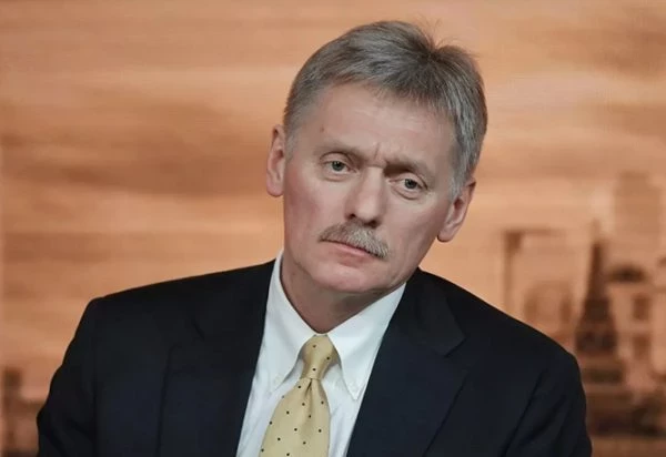 Песков о Зеленском: Путин не видит в нем врага, но эмоциям нет места