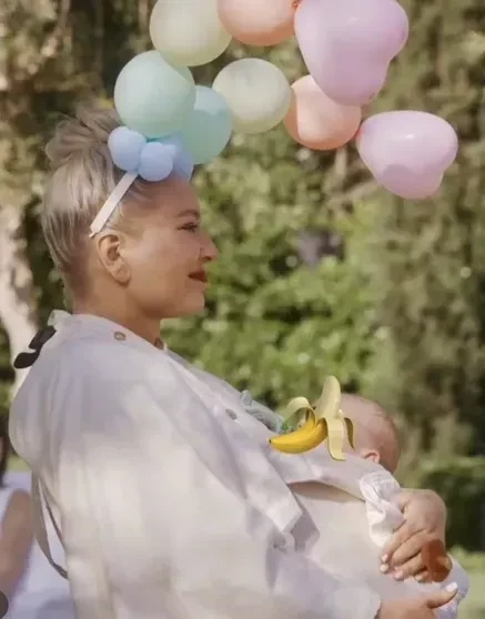 Певица Sia разводится с мужем