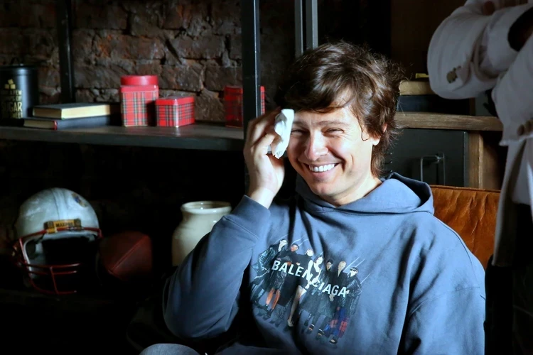 «Закрыли в кабинете и били впятером»: Прохор Шаляпин поделился печальными подробностями