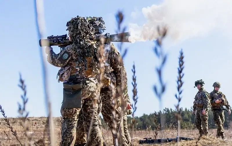 «Встретим Россию огнём и сталью»: Латвия показала учения по отражению «вторжения»