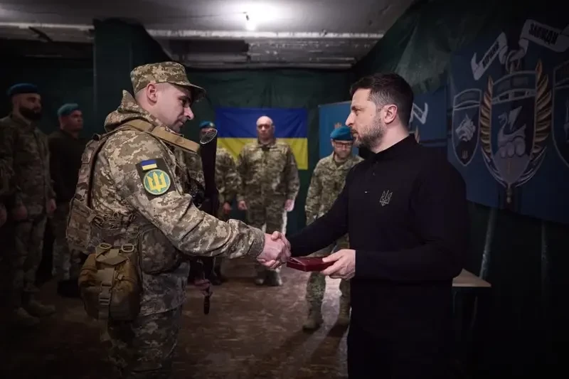 «Деньги остались только на армию»: Украинский кабмин отказался поднимать зарплату учителям