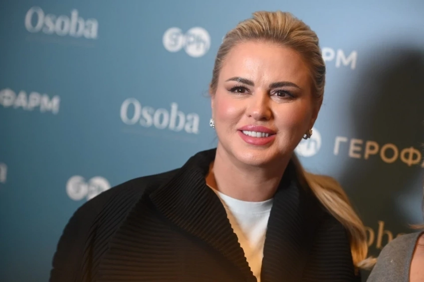 «Максимум - что-то приятное моему мужчине»: Анна Семенович рассказала, что устала от розыгрышей и не шутит над близкими